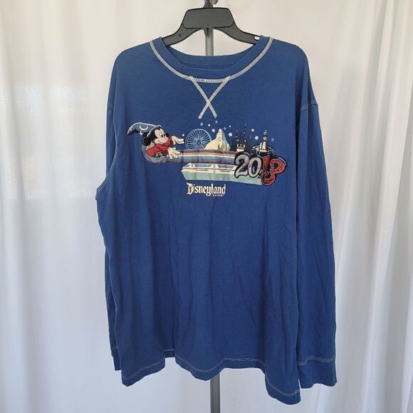 DISNEY PARKS 2013 Disney Resort Sweatshirt Size XXL - Picture 3 of 8